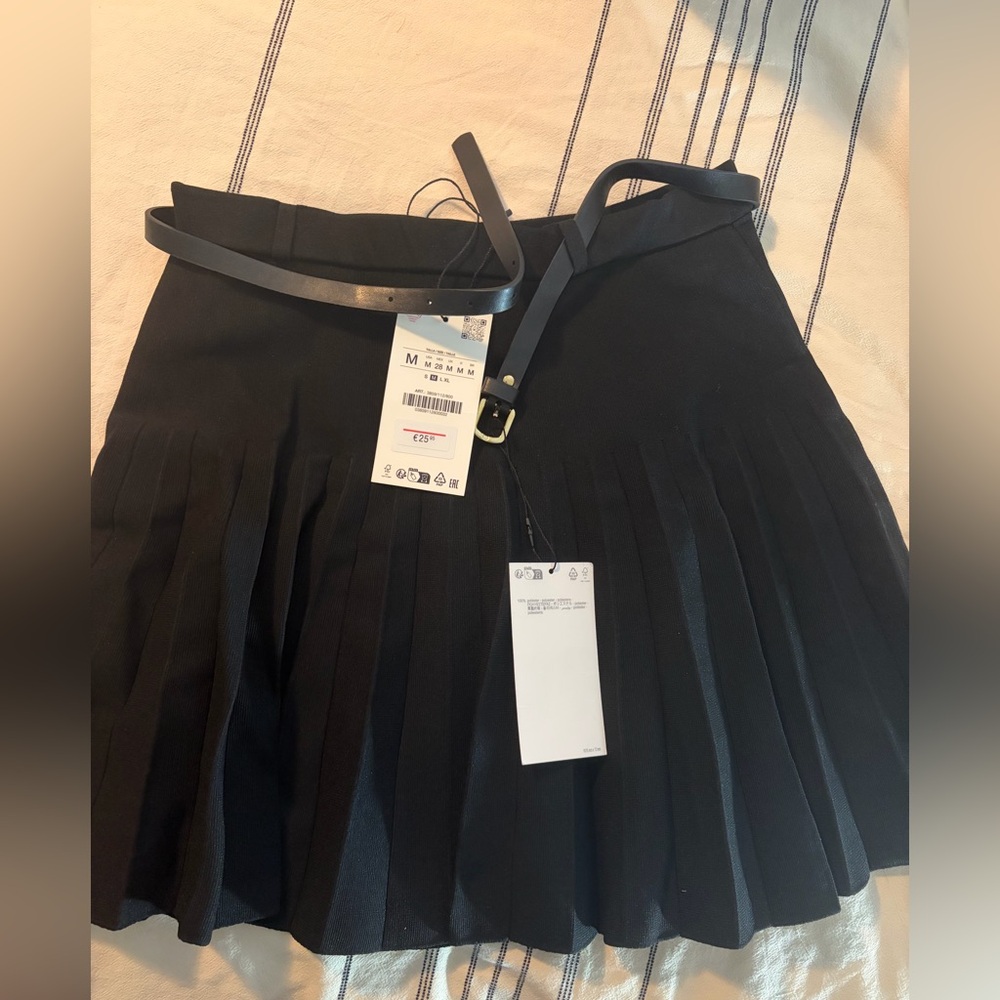 Zara Black Pleated Skater Mini Skirt with Slim Belt